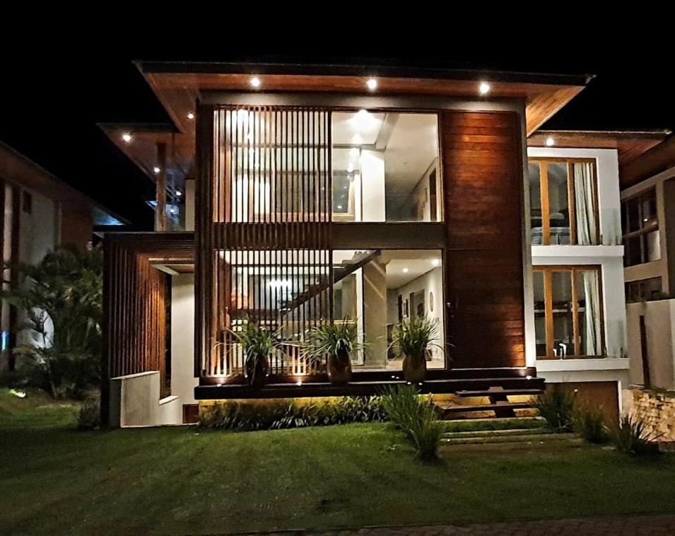 6 Suítes Com Sofisticação E Conforto Na Do Forte! Villa Praia do Forte